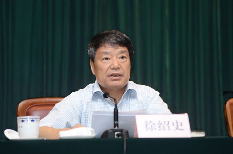尚冰參觀“踐行節(jié)能低碳，建設美麗家園”節(jié)能科普展