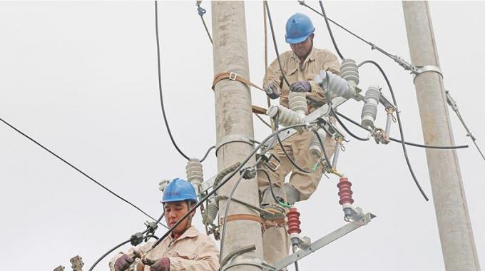 新裝變壓器 農(nóng)民用電更可靠