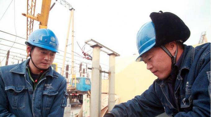 國網濟源供電公司改造設備，精益運維