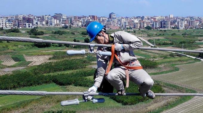 高空作業線路體檢 確保可靠供電