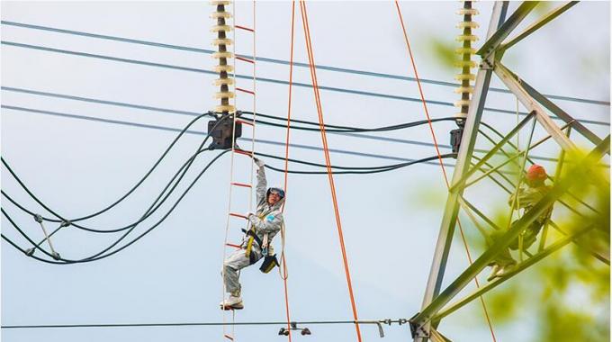 等電位帶電作業 消除500千伏輸電線路缺陷