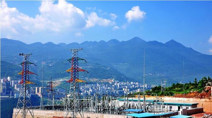 恩施供電：鏖戰三伏建電網
