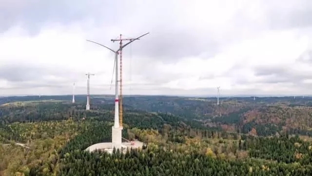 為風力發電機加上個水泥罐，就能媲美馬斯克的100兆瓦時超級電池?!