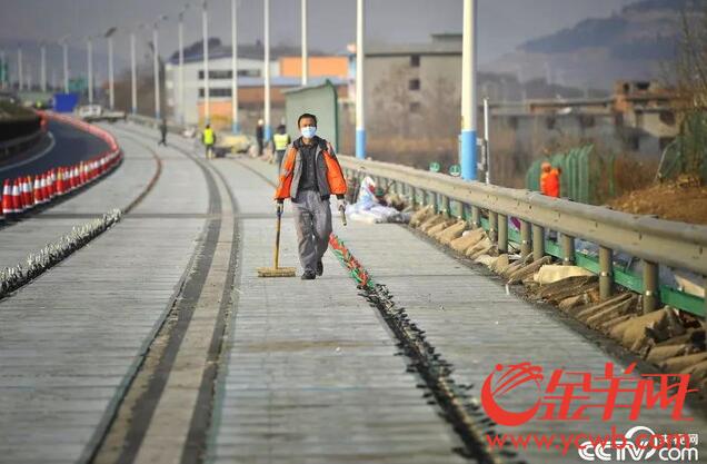 可移動(dòng)充電可無(wú)人駕駛 “超級(jí)公路”離我們有多遠(yuǎn)？