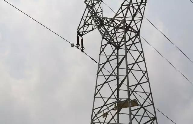 線路上裝了高清“電子眼”，專拍違章施工的你~