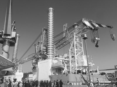福建省首制海上風電一體化移動作業平臺在廈門出塢