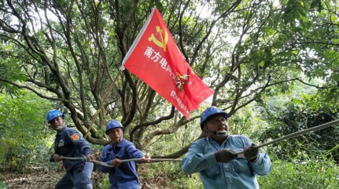      9月17日，該局組織搶修人員544人次、車輛154臺次，成立了9支黨員突擊隊、8支青年突擊隊投入到搶修復電戰役中。