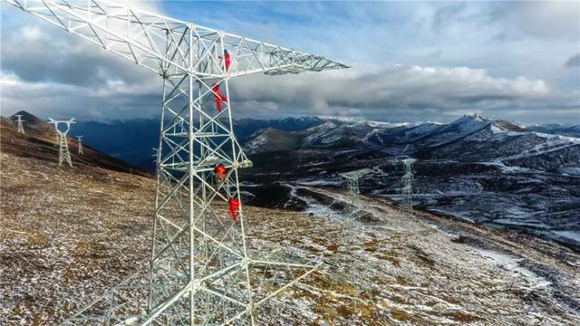 極限挑戰(zhàn)！這條“電力天路”正式投入運營